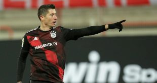 Robert Lewandowski, sadece attığı gollerle değil, futbol kariyerine yaklaşımı, istikrarı ve liderliğiyle de modern futbolun sembol isimlerinden biridir. Polonya futbol tarihinin en büyük oyuncusu olarak kabul edilen Lewandowski, adını futbolun unutulmazları arasına çoktan yazdırmıştır.