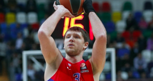Viktor Khryapa, modern Rus basketbolunun akılcı yüzüdür. Atletizm, güç ve şovdan ziyade; doğru karar, zamanlama ve takım bilincinin ne kadar değerli olduğunu kariyeri boyunca kanıtlamıştır. Basketbolu sadece izlemek değil, anlamak isteyenler için Khryapa, her zaman özel bir örnek olarak hatırlanacaktır.