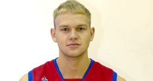 Ponkrashov, klasik bir oyun kurucu kadar bir “swingman” (yerine göre guard ya da forvet oynayabilen oyuncu) olarak da görev alabilen versatil bir basketbolcudur. Pas yeteneği ve savunma becerisi ile takımlarına katkı sağlar.