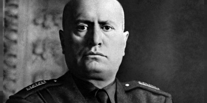 1943 yılında müttefiklerin İtalya’ya çıkmasıyla Mussolini iktidardan düşürülmüştür. 1945 yılında partizanlar tarafından yakalanan Mussolini, 28 Nisan 1945’te idam edilmiştir. Cesedi Milano’da teşhir edilerek faşist dönemin sonu sembolik olarak ilan edilmiştir.