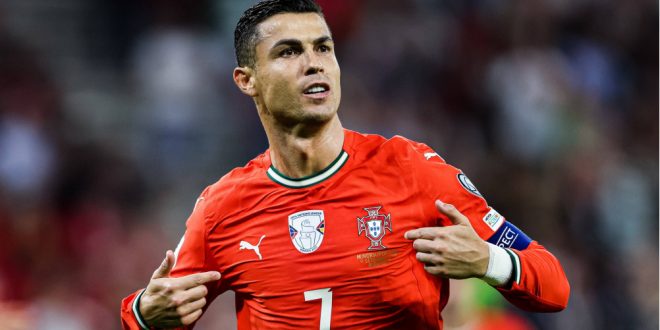 Cristiano Ronaldo, yalnızca bir futbolcu değil; profesyonellik, azim ve sürekliliğin sembolüdür. Sahadaki başarılarının yanı sıra küresel bir marka haline gelmiş, milyonlarca futbolcuya ve sporsevere ilham veren yaşayan bir efsane olarak kabul edilmektedir.