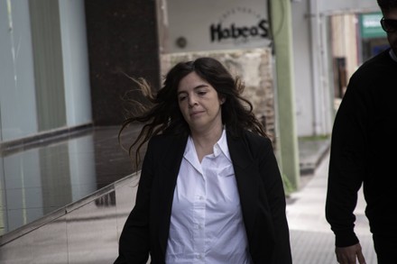 Dalma Maradona, sanatçı kimliği, güçlü duruşu ve kamuoyundaki etkisiyle Arjantin’de tanınan ve saygı duyulan bir figürdür. Ünlü bir soyadı taşımasına rağmen kendi yolunu çizmiş, hem sanat hem de toplumsal alanda varlık göstermeyi başarmıştır.