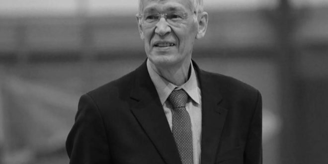 Alzhan Zharmukhamedov, Sovyet basketbolunun altın çağında öne çıkan figürlerden biridir. Münih Olimpiyatları’ndaki altın madalya, onun kariyerinin en önemli başarısı olarak kayda geçmiştir. Hem kulüp hem de milli takım düzeyindeki başarıları, Sovyet spor tarihinin önemli bir parçasını oluşturur.