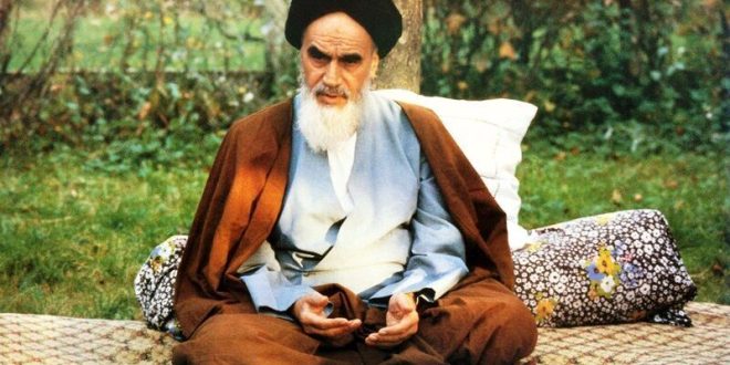 Ayetullah Ruhullah Humeyni, yalnızca İran tarihinin değil, modern Ortadoğu’nun da en belirleyici figürlerinden biridir. Dini otorite ile siyasal liderliği birleştiren yaklaşımı, günümüzde dahi tartışılmaya devam etmektedir. Onun düşünceleri ve kurduğu sistem, İran’ın iç dinamiklerini ve uluslararası ilişkilerini şekillendirmeyi sürdürmektedir.