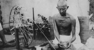 Gandhi’nin fikirleri, Martin Luther King Jr., Nelson Mandela ve Dalai Lama gibi pek çok lider üzerinde derin izler bırakmıştır. Şiddetsiz direniş anlayışı, küresel ölçekte insan hakları mücadelesinin temel yöntemlerinden biri hâline gelmiştir.