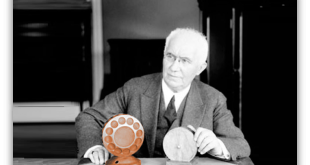 Emile Berliner, modern ses teknolojisinin mucidi ve müzik endüstrisinin öncülerindendir. Gramofon ve düz disk plak icatları sayesinde, müzik evlere taşınmış ve herkesin müziğe erişimi sağlanmıştır. Berliner’in çalışmaları, teknolojik yenilik ve girişimcilik ruhunun birleştiğinde toplum üzerinde nasıl kalıcı bir etki bırakabileceğinin en çarpıcı örneklerinden biridir.