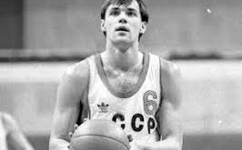 Sergey Babkov’un basketbol mirası, istatistik tablolarından çok oyuncu karakteri üzerinden okunmalıdır. O, kazanmanın sadece skorla değil, doğru alışkanlıklarla mümkün olduğunu gösteren isimlerden biridir.