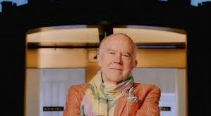 Bill Buford, deneyimi merkeze alan, bedensel ve zihinsel sınırları zorlayan anlatılarıyla çağdaş edebiyatta özgün bir yer edinmiştir. Şiddetten mutfağa uzanan geniş bir yelpazede, insanın ait olma arzusunu ve dönüşümünü anlatır. Bu yönüyle Buford, modern anlatı gazeteciliğinin en çarpıcı ve etkili temsilcilerinden biridir.