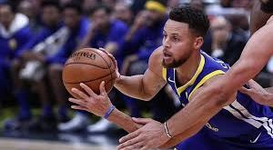 Stephen Curry, basketbolun sadece yetenekle değil, zekâ ve azimle de şekillendiğinin en güzel örneğidir. Onun kariyeri, küçük oyuncuların bile büyük başarılar elde edebileceğini gösterirken, modern basketbolun en önemli ikonlarından biri olarak tarih sayfalarındaki yerini almıştır.