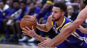 Stephen Curry, basketbolun sadece yetenekle değil, zekâ ve azimle de şekillendiğinin en güzel örneğidir. Onun kariyeri, küçük oyuncuların bile büyük başarılar elde edebileceğini gösterirken, modern basketbolun en önemli ikonlarından biri olarak tarih sayfalarındaki yerini almıştır.