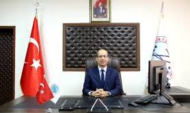 Muhammet Fatih Kanter, çağdaş Türk edebiyatı araştırmaları alanında saygın bir akademisyen ve yazardır. Edebî eserlerin yapısal çözümlemesini yapan çalışmaları, edebiyat tarihçiliği ve eleştirisinin gelişmesine katkıda bulunmuştur. Hem akademik camiada hem de edebiyat çevrelerinde tanınan bir isimdir.