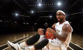 Marcus Jordan, basketbol dünyasından gelen bir mirasa sahip olmasına rağmen, kendi yolunu çizerek spor ve iş dünyasında kendini gösteren bir isimdir. Kolej basketbolundaki başarısı ve girişimcilik çalışmaları, onu yalnızca Michael Jordan’ın oğlu olarak değil, kendi başına bir marka ve figür olarak öne çıkarmaktadır.