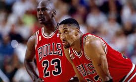 Scottie Pippen, NBA tarihinin en çok yönlü ve etkili oyuncularından biridir. Jordan’ın yanında oynadığı roller ve bireysel yetenekleri sayesinde takım başarısına yaptığı katkı unutulmazdır. Onun sahadaki zekâsı, savunma kabiliyeti ve liderliği, basketbol dünyasında nesiller boyunca örnek alınacak bir miras bırakmıştır.