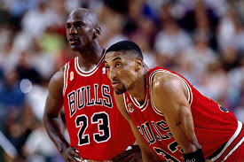 Scottie Pippen, NBA tarihinin en çok yönlü ve etkili oyuncularından biridir. Jordan’ın yanında oynadığı roller ve bireysel yetenekleri sayesinde takım başarısına yaptığı katkı unutulmazdır. Onun sahadaki zekâsı, savunma kabiliyeti ve liderliği, basketbol dünyasında nesiller boyunca örnek alınacak bir miras bırakmıştır.