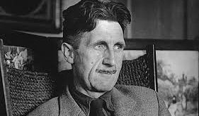 George Orwell, kısa ömrüne rağmen kalıcı bir etki bırakmıştır. Bugün onun eserleri hâlâ okunuyor ve tartışılıyorsa, bunun nedeni yalnızca distopik dünyalar kurması değil; insanın zaaflarını, iktidarın cazibesini ve hakikatin kırılganlığını zamansız bir berraklıkla anlatabilmesidir.