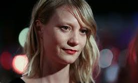 Mia Wasikowska, Avustralya’dan çıkan ve uluslararası alanda büyük başarı elde etmiş nadir yeteneklerden biridir. Kendine özgü duruşu, karakterlere kattığı derinlik ve sinemaya olan bağlılığı, onu modern sinemanın en etkileyici oyuncularından biri yapmaktadır.