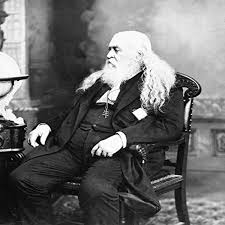 Albert Pike, Masonluk tarihinde entelektüel derinliği en yüksek isimlerden biri olarak kabul edilir. Özellikle sembolizm, ahlak felsefesi ve insanın manevi gelişimi üzerine düşünceleri, onu yalnızca bir Mason lideri değil, aynı zamanda bir düşünür konumuna taşır.