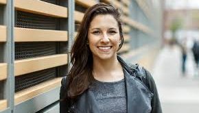 Rebecca Rodriguez sadece profesyonel kariyerinde değil, aynı zamanda kamu yararına hizmet eden projelerde de yer almıştır.