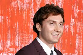 Daryl Sabara, özel hayatını genellikle göz önünde yaşamamayı tercih eder. Ancak sosyal medya ve röportajlarda kişisel ilgi alanlarını ve hobilerini paylaşarak hayranlarıyla samimi bir bağ kurar.