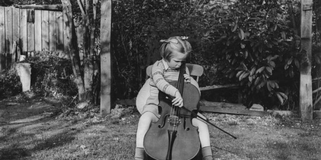 Kısa yaşamına rağmen Jacqueline du Pré, klasik müzik tarihinde ölümsüz bir iz bırakmıştır. Bugün hâlâ genç viyolonselciler için bir ilham kaynağıdır. Onun müziği, teknik ustalıktan çok samimiyet, tutku ve insan ruhuna dokunma gücü ile hatırlanır.