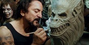 Savini yalnızca kamera arkasında değil, kamera önünde de yer almıştır. Bazı filmlerde oyuncu olarak boy gösterirken, Night of the Living Dead (1990) remake’inde yönetmen koltuğuna oturarak sinema dünyasındaki çok yönlülüğünü kanıtlamıştır.