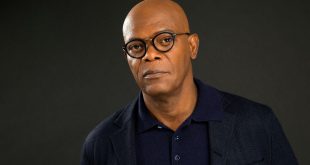 Samuel L. Jackson, Hollywood’da siyahi oyuncuların öncüsü ve rol modeli olarak kabul edilir. Oyunculuğu, kariyeri boyunca toplumsal temaları, karakter çeşitliliğini ve kültürel farkındalığı desteklemiştir.