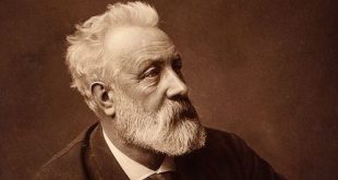Jules Verne, geleceği tahmin eden bir kâhin değil; onu düşünmeye zorlayan bir yazardır. Onun eserleri, insan aklının sınırlarının, merakla birleştiğinde ne kadar genişleyebileceğini gösterir. Jules Verne’i okumak, yalnızca bir maceraya çıkmak değil; bilginin, hayalin ve cesaretin ortak yolculuğuna katılmaktır.
