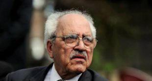 Sezai Karakoç, şiir ve düşünce dünyasında maneviyat, tarih bilinci ve toplumsal sorumluluğu birleştiren bir edebiyatçı olarak Türk edebiyatına kalıcı bir katkı sunmuştur. Onun eserleri, bireyin hem kendisiyle hem de toplumla olan ilişkisini derinlemesine sorgulamasını sağlar.