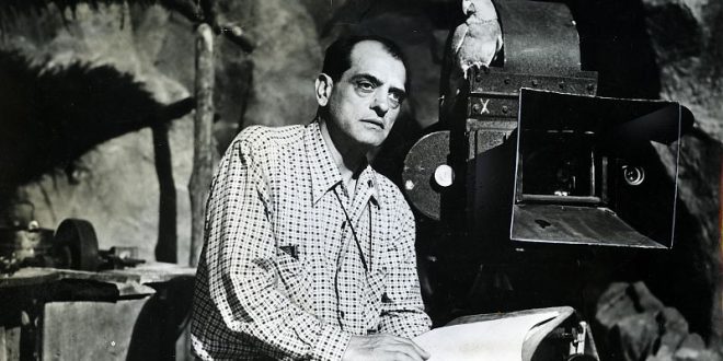 Luis Buñuel, sürrealizmi sinema diliyle başarıyla birleştirerek sinema tarihine kalıcı eserler kazandırmıştır. Toplumsal tabulara yönelttiği cesur eleştiriler ve özgün anlatım dili sayesinde, yalnızca bir yönetmen değil, aynı zamanda güçlü bir düşünür olarak da anılmaktadır. Onun filmleri, günümüzde hâlâ tartışılmakta ve yeni kuşak sinemacılara ilham vermektedir.