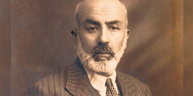 Mehmet Âkif Ersoy, Türk milletinin tarihinde hem bir edebiyatçı hem de milli bir kahraman olarak yer alır. Onun eserleri ve fikirleri, halkın sesi, vicdanı ve moral kaynağı olmuş, milli mücadele ruhunu ve ahlaki değerleri geleceğe taşımıştır.