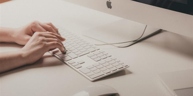 Öğrenciler için uygun işler, yalnızca gelir elde etmekle kalmaz; aynı zamanda sorumluluk bilinci, iletişim becerisi ve mesleki deneyim kazandırır. Doğru iş seçimiyle eğitim hayatı desteklenirken, geleceğe yönelik sağlam adımlar atılabilir.