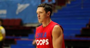 Semyon Antonov, basketbolda istatistiklerden çok takım oyununa yaptığı katkılarla tanınan bir oyuncudur. Savunmadaki çok yönlülüğü, sahadaki disiplini ve takım için oynama anlayışı, onu Rus basketbolunun güvenilir isimlerinden biri yapar.