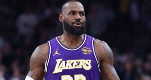 LeBron James, uzun yıllar boyunca zirvede kalabilmiş ender sporculardan biridir. Hem bireysel istatistikleri hem de takım başarılarıyla basketbol tarihine adını altın harflerle yazdırmıştır. Günümüzde pek çok basketbolsever ve uzmana göre, Michael Jordan ile birlikte NBA tarihinin en büyük oyuncusu (GOAT) tartışmasının merkezinde yer almaktadır.