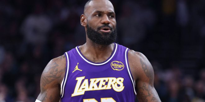 LeBron James, uzun yıllar boyunca zirvede kalabilmiş ender sporculardan biridir. Hem bireysel istatistikleri hem de takım başarılarıyla basketbol tarihine adını altın harflerle yazdırmıştır. Günümüzde pek çok basketbolsever ve uzmana göre, Michael Jordan ile birlikte NBA tarihinin en büyük oyuncusu (GOAT) tartışmasının merkezinde yer almaktadır.