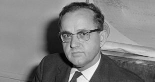 Albert Soboul, Fransız Devrimi’ni toplumsal tarih perspektifiyle ele alan çalışmaları sayesinde modern tarihçilikte kalıcı bir iz bırakmış, devrim tartışmalarının vazgeçilmez isimlerinden biri olmuştur.