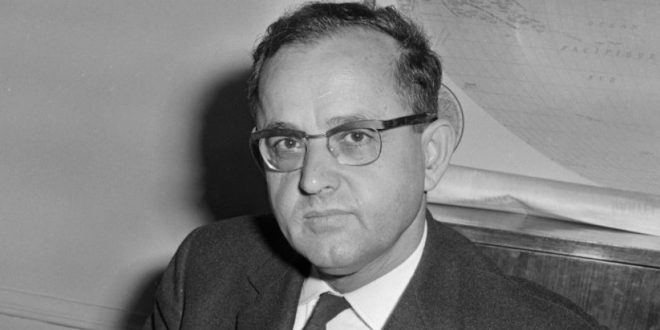 Albert Soboul, Fransız Devrimi’ni toplumsal tarih perspektifiyle ele alan çalışmaları sayesinde modern tarihçilikte kalıcı bir iz bırakmış, devrim tartışmalarının vazgeçilmez isimlerinden biri olmuştur.