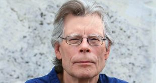 Stephen King, sadece korku edebiyatının değil, modern dünya edebiyatının da en etkili yazarlarından biridir. Üretkenliği, güçlü anlatımı ve zamansız hikâyeleriyle kuşaklar boyunca okunmaya devam etmektedir.