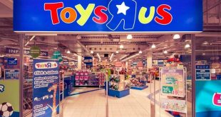 Toys“R”Us, bir dönemin çocukluk sembolü ve küresel bir perakende devi olmasına rağmen, değişen pazar koşullarına uyum sağlamakta zorlanmıştır. Ancak marka değeri ve yarattığı duygusal bağ sayesinde tamamen yok olmamış, yeni iş modelleriyle varlığını sürdürmeye çalışmaktadır.
