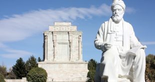 Firdevsî, eserleriyle geçmişi geleceğe taşıyan, dili ve kültürü koruyan büyük bir destan şairidir. Şehnâme sayesinde adı yüzyıllardır yaşamış, İran kültürünün simgelerinden biri hâline gelmiştir. Bugün hâlâ Firdevsî, ulusal hafızanın ve edebî direnişin sembolü olarak anılmaktadır.