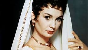 Jean Simmons, sinema tarihinin zarif, yetenekli ve çok yönlü aktrislerinden biri olarak hatırlanır. Hem dramatik hem eğlenceli rollerdeki başarısı, ödüllerle taçlanmış ve televizyon ile sahnede de önemli eserler bırakmıştır.