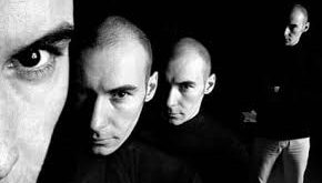 Grant Morrison, sadece bağımsız çizgi romanlar değil, aynı zamanda süper kahraman evrenlerine kattığı yeniliklerle de tanınır. Justice League of America, Batman ve Superman gibi ünlü karakterler üzerine yazdığı eserler, Morrison’ı süper kahraman türünün de önde gelen isimlerinden biri yapmıştır. Özellikle Batman: Arkham Asylum ve All-Star Superman gibi eserler, Morrison’ın bu türdeki yeteneklerini zirveye taşıyan başyapıtlardır.