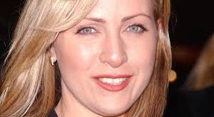 Renée Estevez, Hollywood’un köklü ailelerinden birinin parçası olmasına rağmen kendi yolunu çizen bir oyuncudur. Televizyon ve sinema projelerindeki performanslarıyla tanınan Estevez, özellikle karakter rolleriyle dikkat çekmiştir.