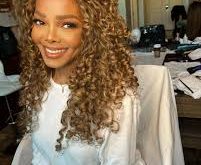 Janet Jackson, yalnızca bir pop yıldızı değil; aynı zamanda müzik endüstrisinde kadınların güçlü bir figür olarak yer almasına katkı sağlamış bir sanatçıdır. Cesur klipleri, toplumsal mesaj içeren şarkı sözleri ve yenilikçi müzik tarzı sayesinde müzik tarihinde önemli bir konuma sahiptir.