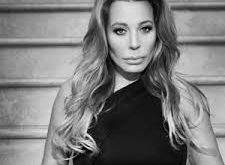 Taylor Dayne, 80’ler ve 90’lar pop müziğinin güçlü kadın vokallerinden biri olarak kabul edilir. “Tell It to My Heart” gibi zamansız hitleri sayesinde müzik dünyasında kalıcı bir iz bırakmıştır. Günümüzde de konserler ve özel etkinliklerle hayranlarıyla buluşmaya devam etmektedir.