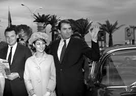 Veronique Passani, 1976’da ABD vatandaşlığına geçmiştir. Kaliforniya, Los Angeles’ta yaşamını sürdüren Passani, entelektüel çevrelerde saygı gören bir figür olmuştur.