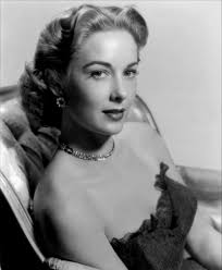 Vera Miles, güçlü ve bağımsız kadın karakterleri canlandırmasıyla tanınır. Duru güzelliği, sade oyunculuğu ve etkileyici ekran varlığı sayesinde 1950 ve 1960’lı yılların önemli kadın oyuncuları arasında yer almıştır.