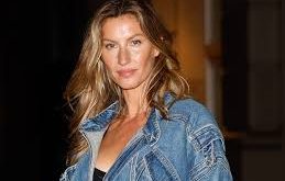 Gisele Bündchen'in mankenlik yolculuğu, genç yaşta keşfedilmesiyle başladı. 13 yaşında Brezilya'da bir alışveriş merkezinde keşfedilen Bündchen, kısa süre sonra modellik dünyasına adım atmıştır. İlk kez 1996 yılında, Sao Paulo'da düzenlenen bir moda defilesine katılmıştır.