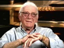 Jerry Goldsmith kimdir? sorusunun cevabı; sınırları zorlayan bir besteci, usta bir orkestra şefi ve sinema müziğini ileriye taşıyan bir yenilikçidir. Klasik müzik disiplini ile modern ses dünyasını birleştiren Goldsmith, ardında zamansız bir müzikal miras bırakmıştır.
