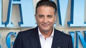 Andy García, uzun yıllardır Marivi Lorido García ile evlidir ve beş çocuk babasıdır. Özel hayatını göz önünde yaşamamayı tercih eden oyuncu, politik görüşlerini ise özellikle Küba rejimi konusundaki eleştirileriyle açıkça dile getirmektedir.