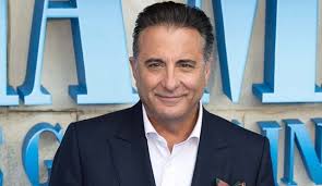 Andy García, uzun yıllardır Marivi Lorido García ile evlidir ve beş çocuk babasıdır. Özel hayatını göz önünde yaşamamayı tercih eden oyuncu, politik görüşlerini ise özellikle Küba rejimi konusundaki eleştirileriyle açıkça dile getirmektedir.